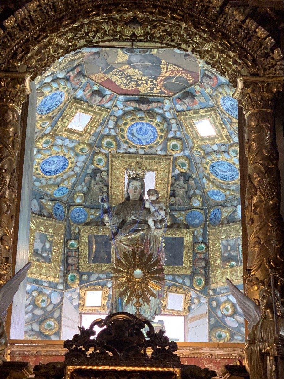 Detalle de la Capilla del Rosario en la iglesia de Santo Domingo en Tunja.