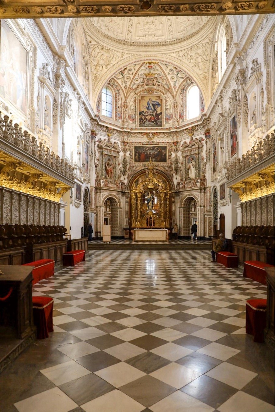 Detalles del altar cristiano en el interior de la Mezquita-Catedral de Córdoba.